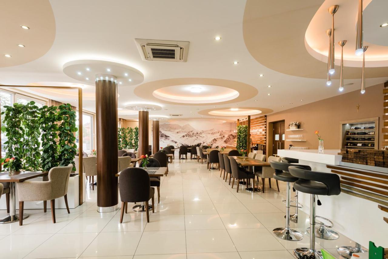 Hotel Menhard Ngoại thất bức ảnh