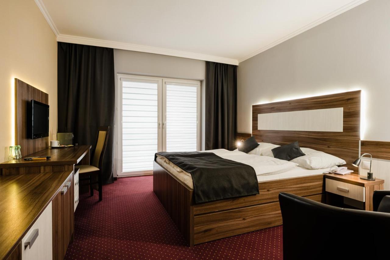 Hotel Menhard Ngoại thất bức ảnh