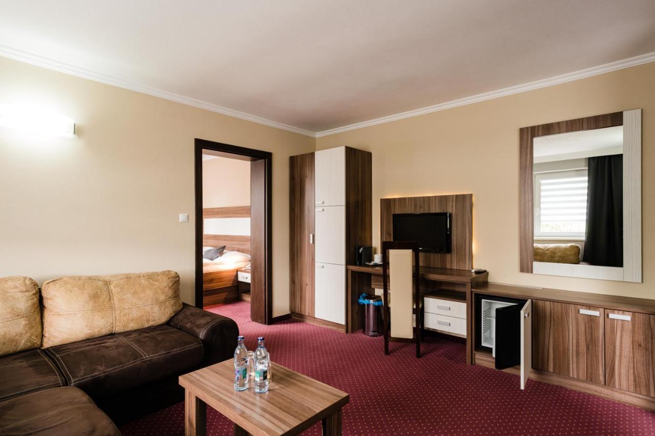 Hotel Menhard Ngoại thất bức ảnh