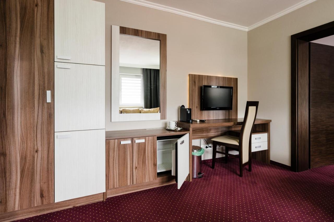 Hotel Menhard Ngoại thất bức ảnh