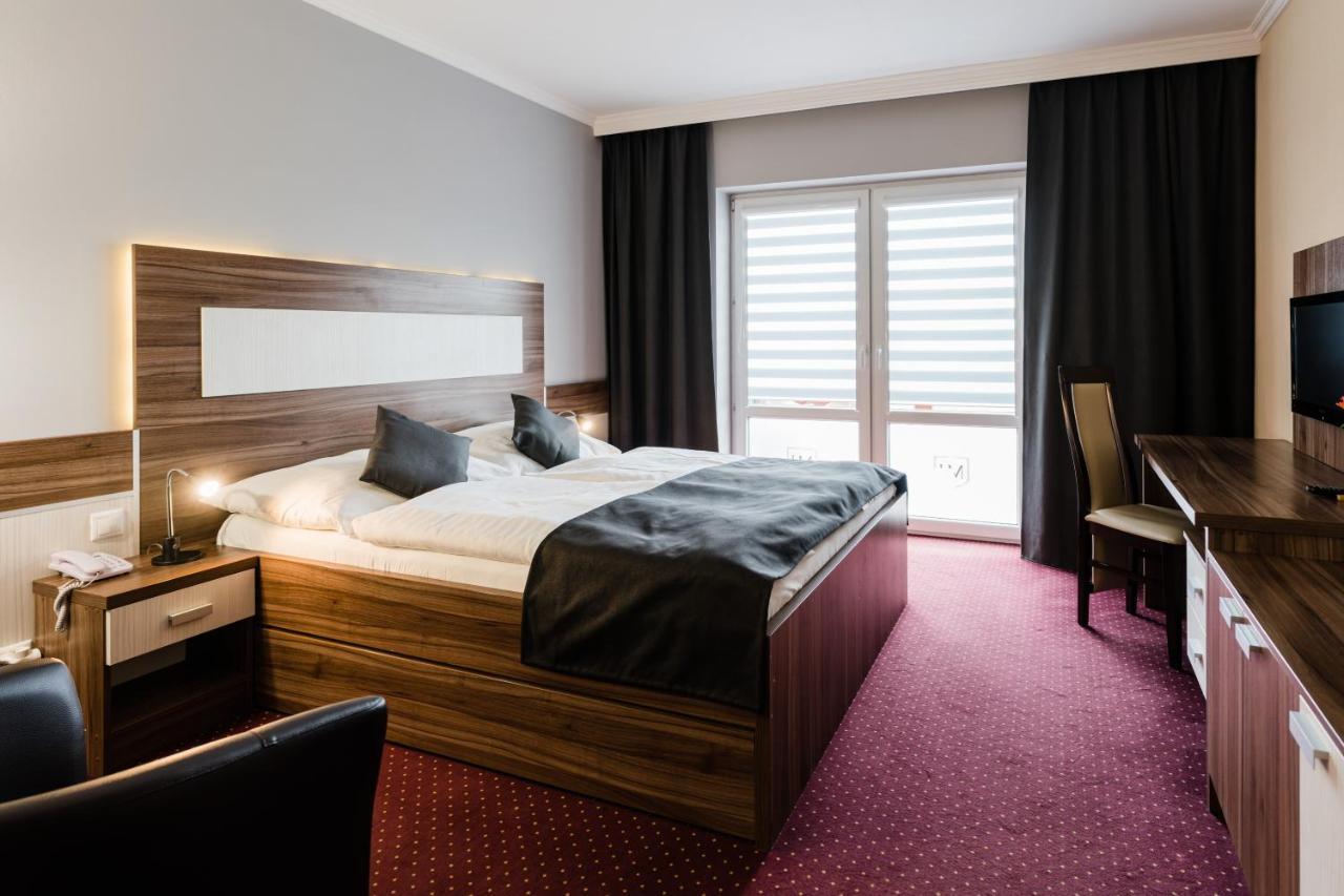Hotel Menhard Ngoại thất bức ảnh