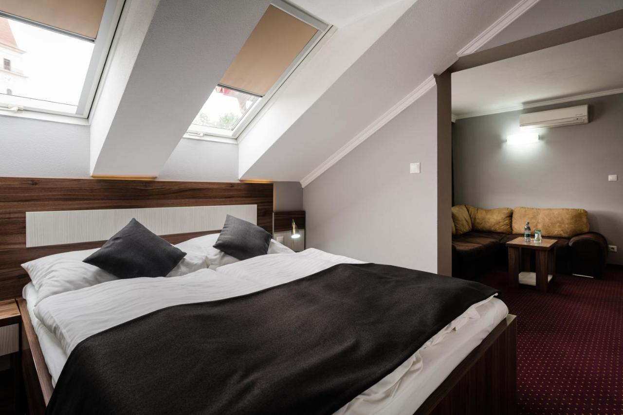Hotel Menhard Ngoại thất bức ảnh