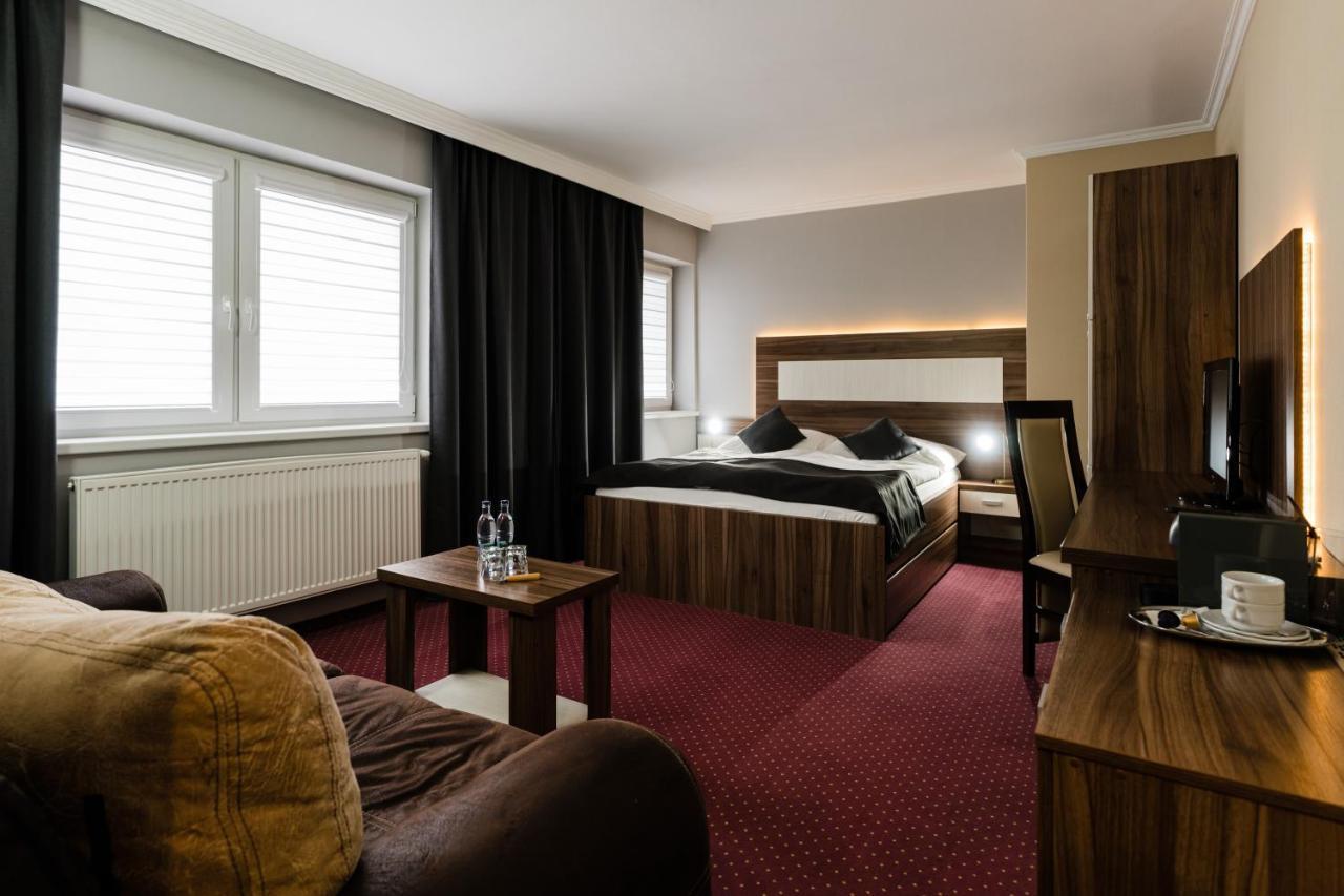 Hotel Menhard Ngoại thất bức ảnh