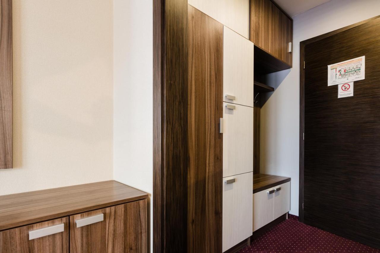 Hotel Menhard Ngoại thất bức ảnh